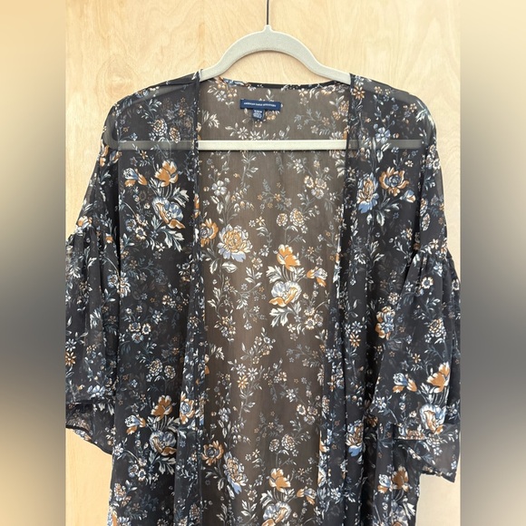 American Eagle Sheer Floral Kimono - Picture 8 of 11